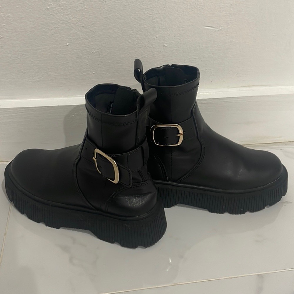 Zara Kids size 30 black leather boots in perfect condition.